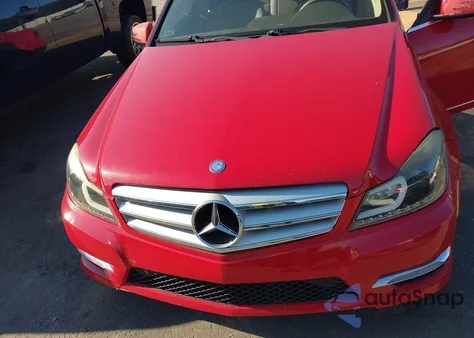 2012 Mercedes-Benz C 250 Luxury/Sport из США, поврежденный, VIN WDDGF4HBXCR233397